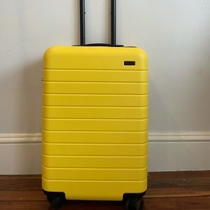 Minions Yellow Away Suitcase